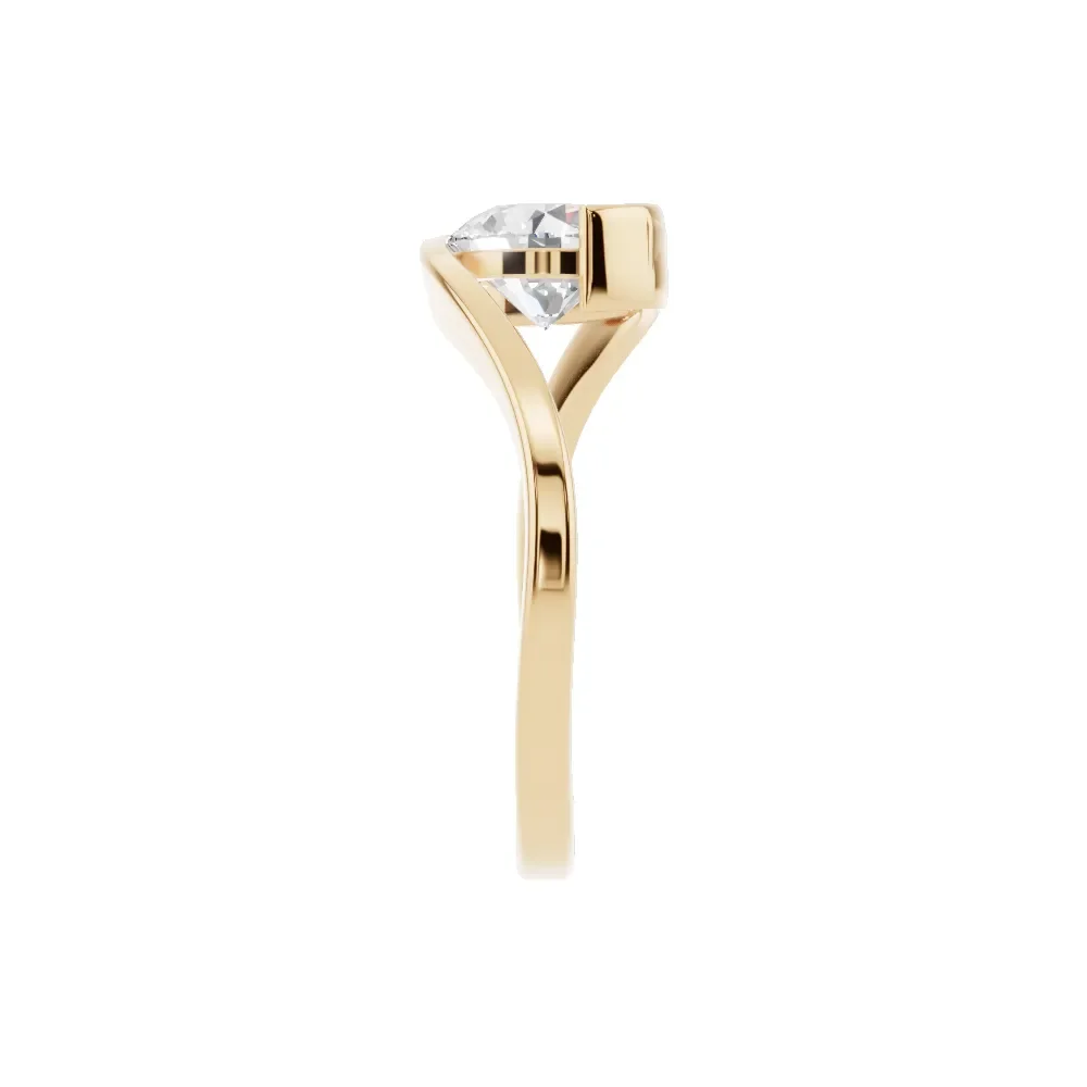 14K Yellow Gold Round Diamond Minimal Ring in yellow finish